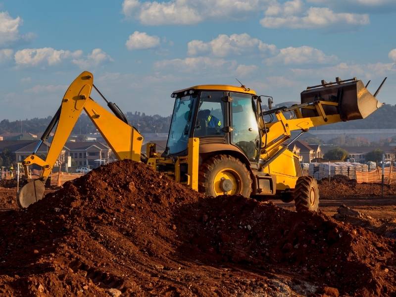 Macchine movimento terra durante le verifiche tecniche per la certificazione CE