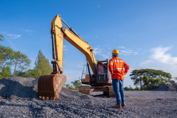 Corso patentino escavatore in cantiere